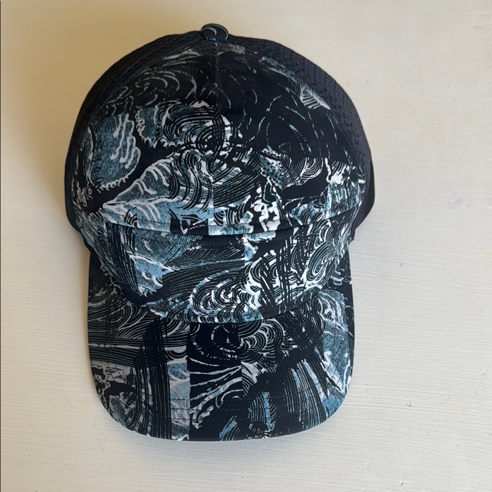 Lululemon Blue black and White Patterned hat
